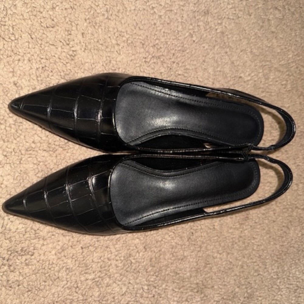 Black pointed flats with gold on tiny heel - sz 38